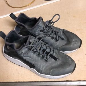 Gray and white huraches